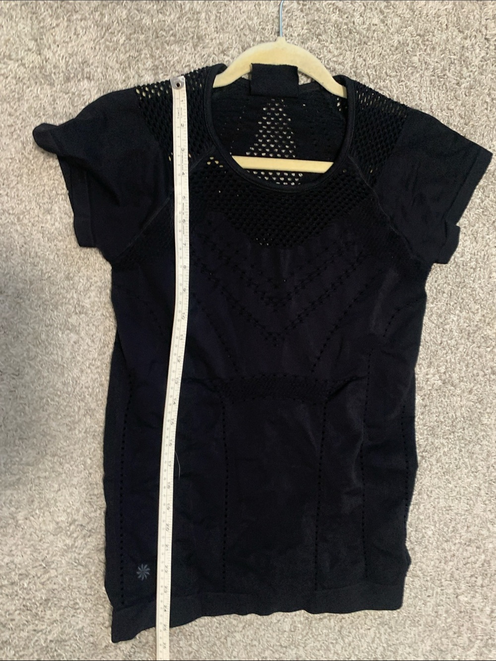 Athleta Oxygen Black Short Sleeve Perforated Seamless Short Sleeve Tee Shirt - Picture 7 of 8